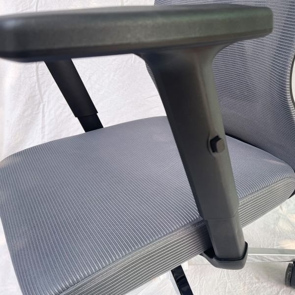 Ghế văn phòng lưng lưới xám tay nâng hạ có tựa đầu ZMF155X